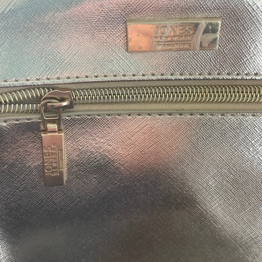 Jones New York Metallic Silver & gold travel cosmetic bag NWT
